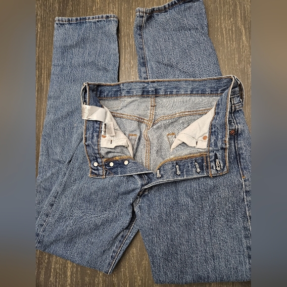Levi's 501 Original Fit Men's Jeans Straight Leg medium stonewash W28 L32 - Picture 6 of 6